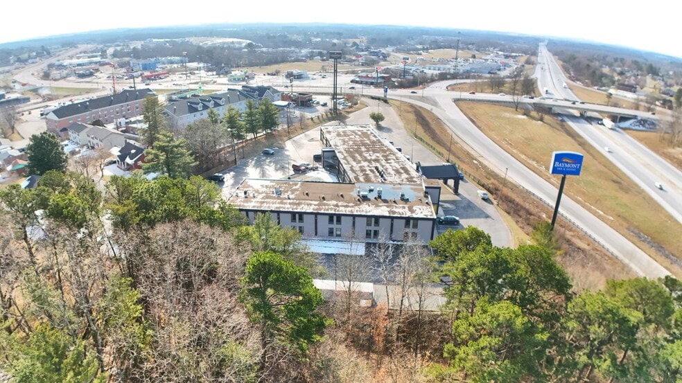 More Photos Of 2075 Highway 192 W, London Hotel For Sale