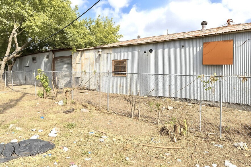 More Photos Of 7903 Leander St, Houston Warehouse For Lease