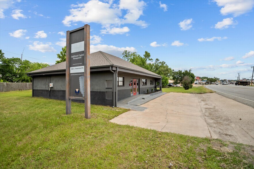 More Photos Of 806 S Timberland Dr, Lufkin Coworking Space