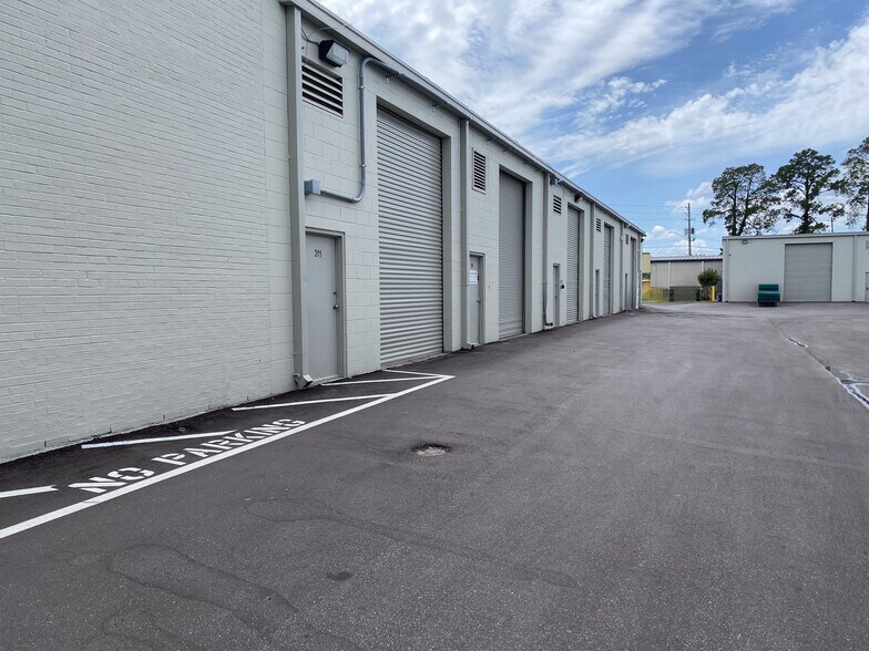 More Photos Of 5121 Bowden Rd, Jacksonville Light Manufacturing For Lease