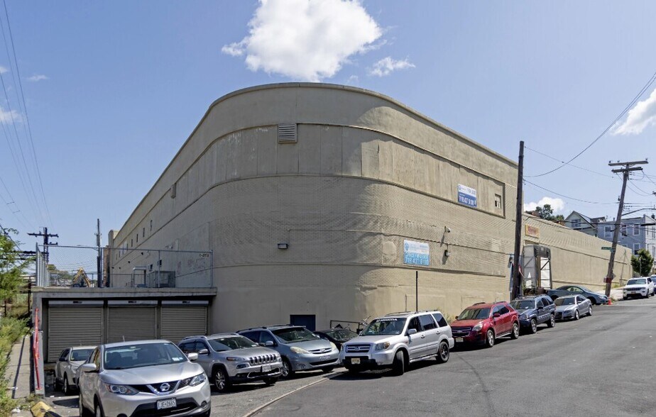 Primary Photo Of 555 E 242nd St, Bronx Distribution For Lease