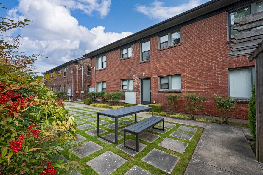 More Photos Of 109-115 30th Ave, Seattle Apartments For Sale