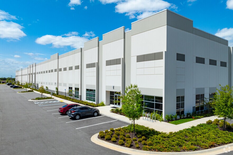 More Photos Of 11706 Landstar Blvd, Orlando Distribution For Lease