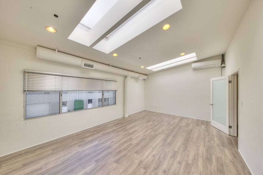 More Photos Of 1633-1639 Electric Ave, Venice Light Manufacturing For Lease