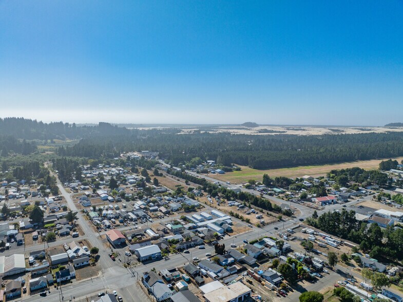 More Photos Of 100 N 7th St, Lakeside Showroom For Sale