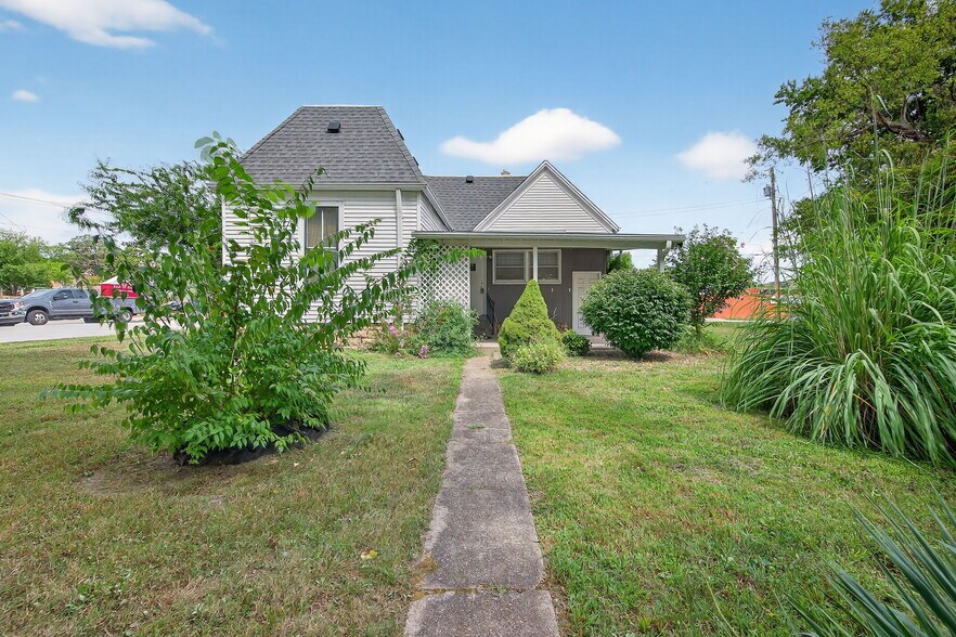 More Photos Of 222 W Saint Louis St, Pacific Office For Sale