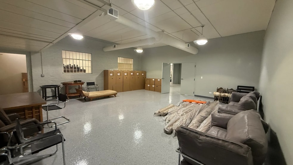 More Photos Of 8114 Ridgeway Ave, Skokie Manufacturing For Sale