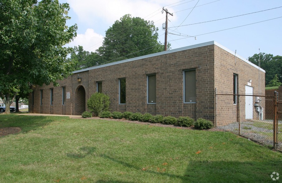 More Photos Of 326 Edwardia Dr, Greensboro Unknown For Lease