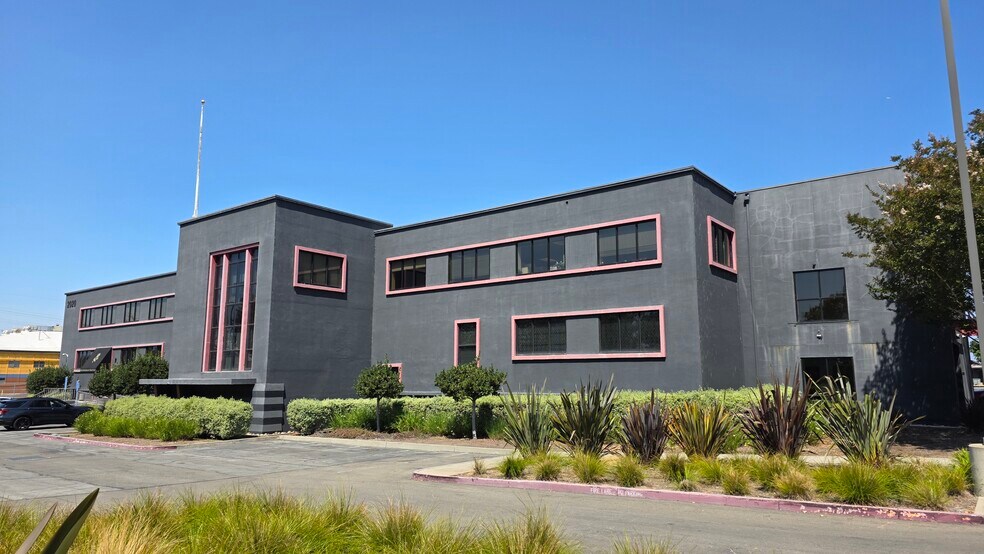 More Photos Of 2020 Williams St, San Leandro Warehouse For Lease