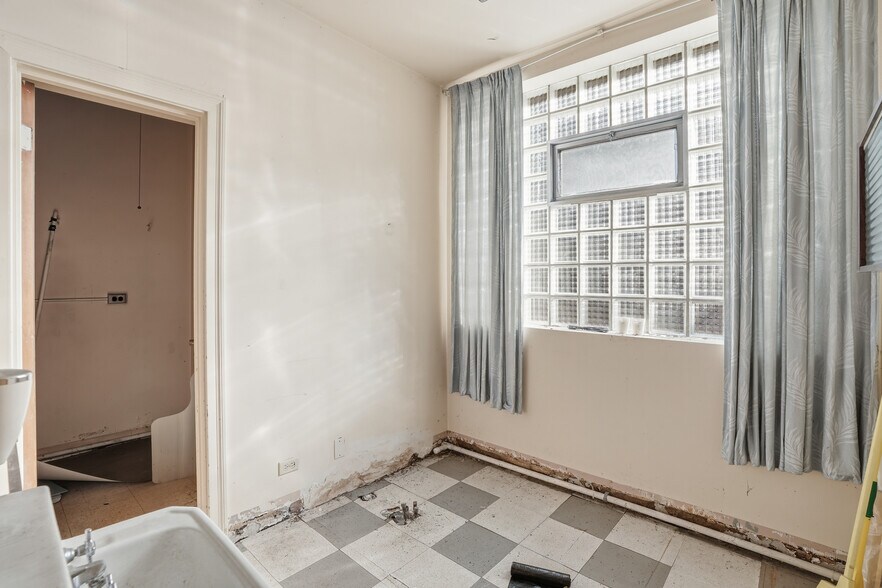 More Photos Of 10835 S Western Ave, Chicago Apartments For Sale