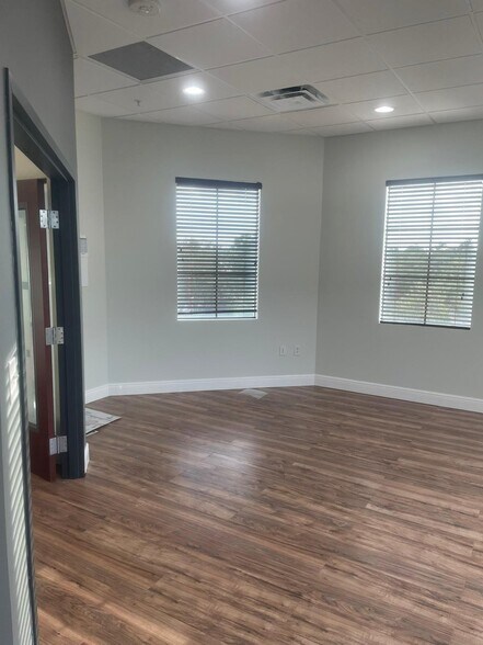 More Photos Of 7065 Westpointe Blvd, Orlando Medical For Sale
