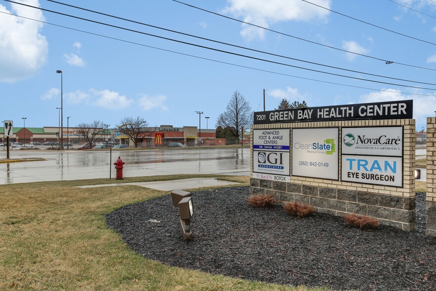 More Photos Of 7201 Green Bay Rd, Kenosha Medical For Lease