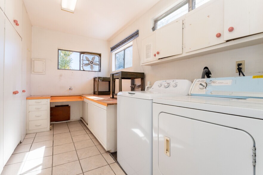 More Photos Of 9826 Columbus Ave, North Hills Multifamily For Sale