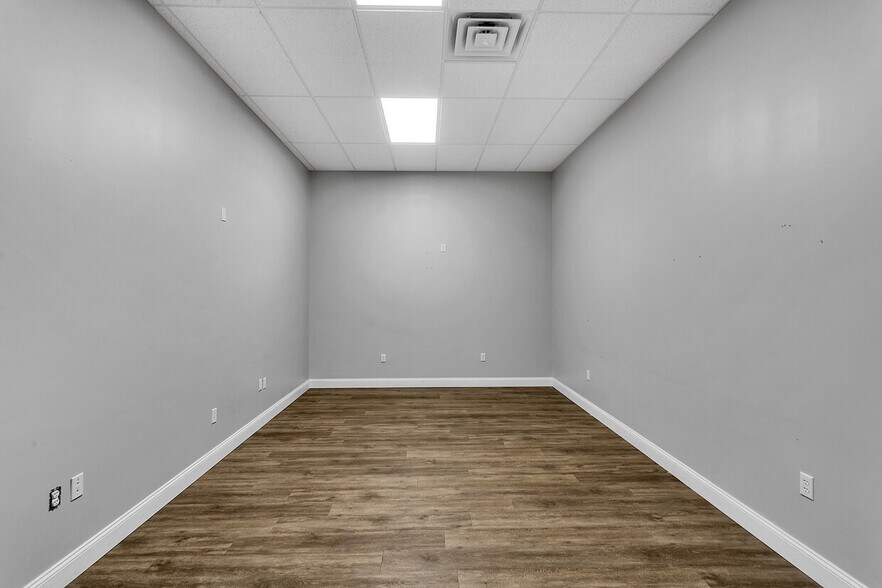 More Photos Of 4491 School Rd S, Murrysville Office For Sale