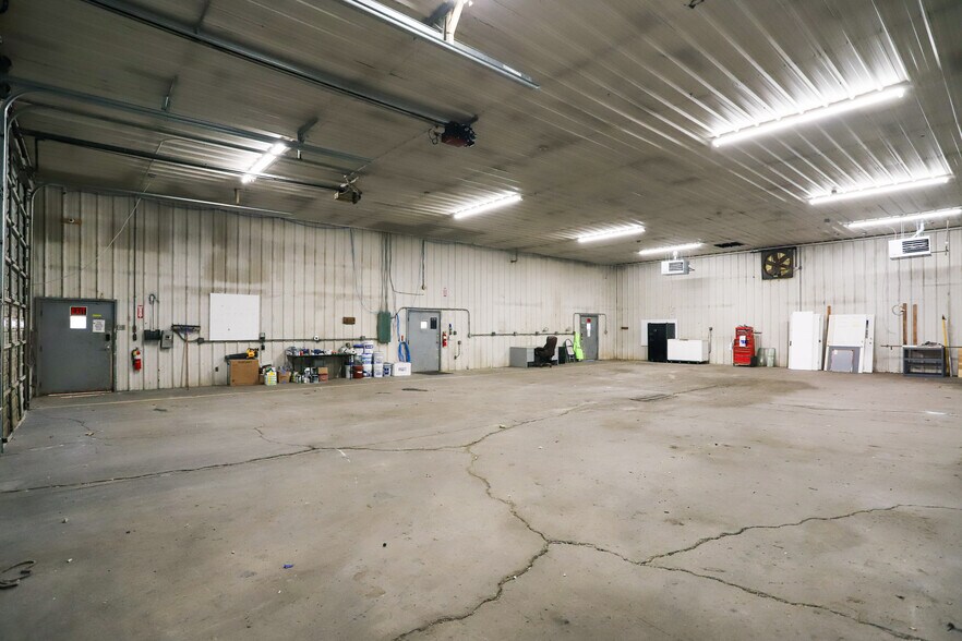 More Photos Of 1301 Fabricon Blvd, Jeffersonville Light Manufacturing For Lease