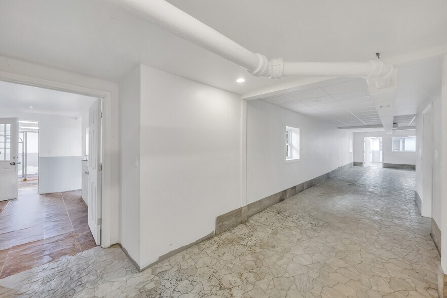 More Photos Of 28 Main St, Hempstead Storefront Retail Residential For Lease