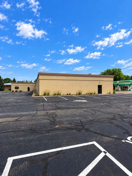 More Photos Of 302-304 Ohio St, Oshkosh Office For Sale