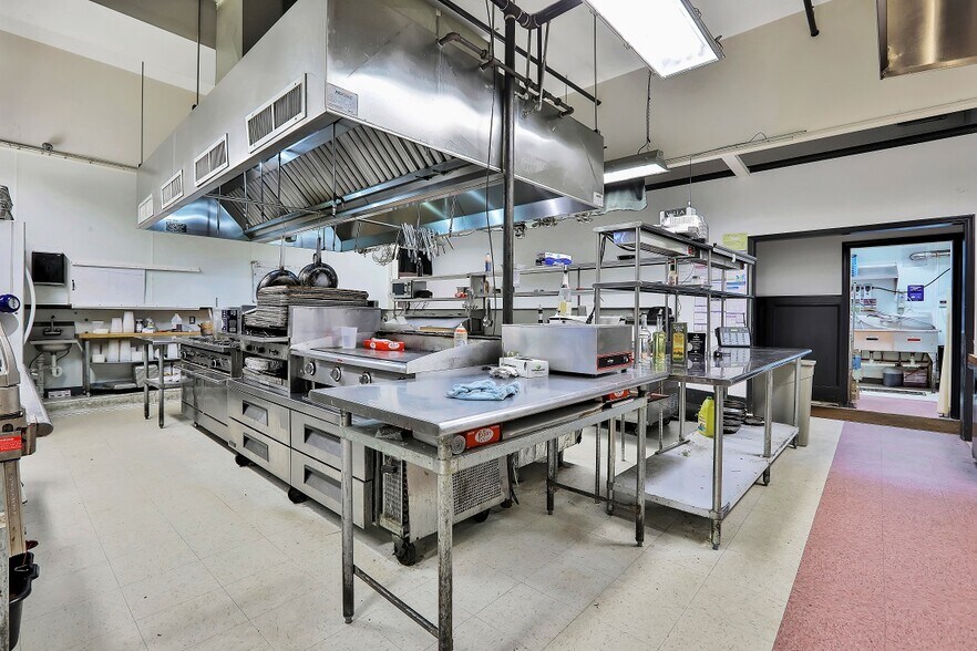 More Photos Of 63 N Front St, Kingston Storefront For Sale