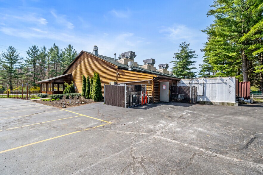 More Photos Of 8826 Gratiot Ave, Columbus Restaurant For Sale