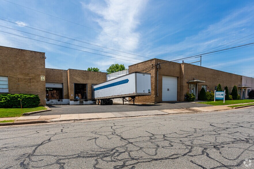 More Photos Of 312-316 Cox St, Roselle Manufacturing For Lease