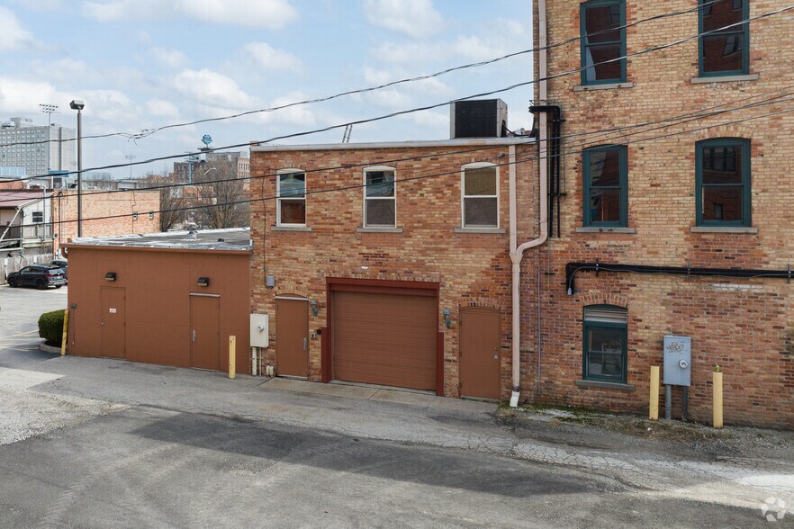 More Photos Of 24 S Huron St, Toledo Freestanding For Lease