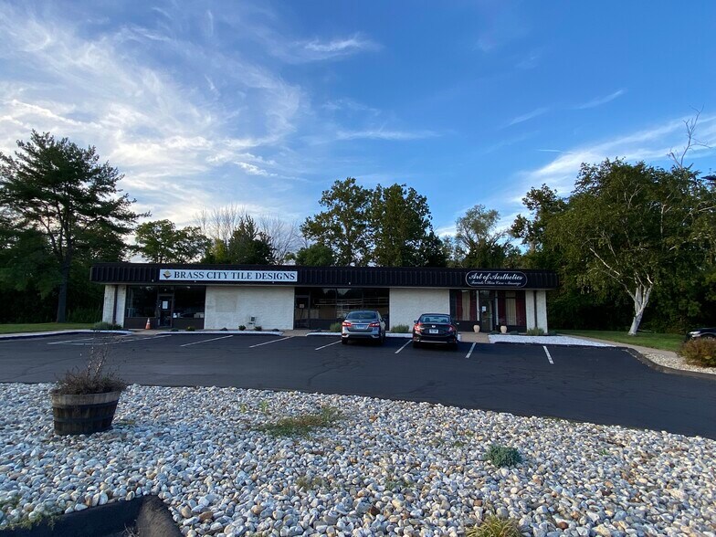 More Photos Of 31-35 Webster Square Rd, Berlin Freestanding For Lease