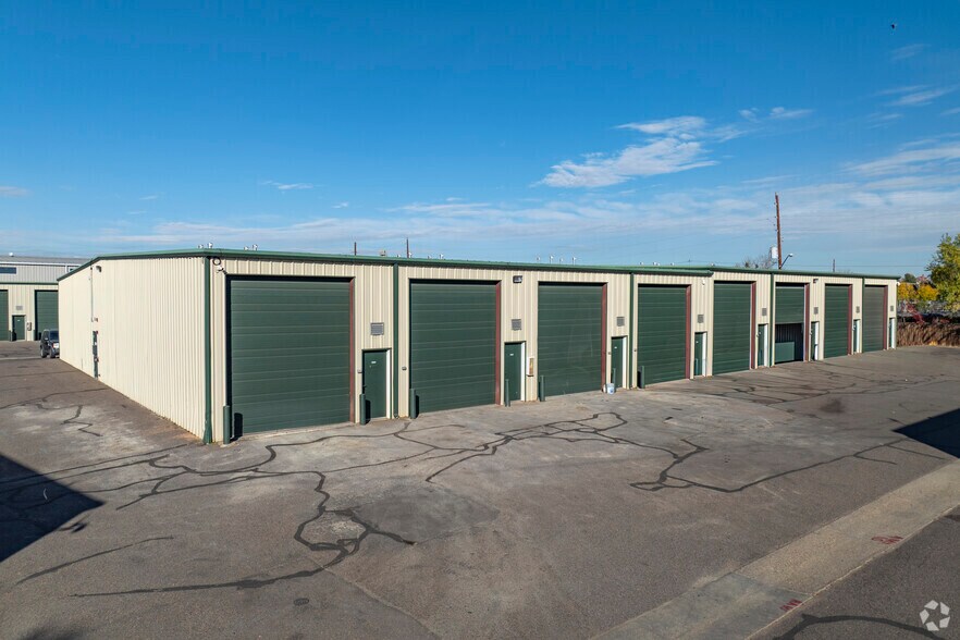 More Photos Of 6232 Beach St, Denver Warehouse For Lease