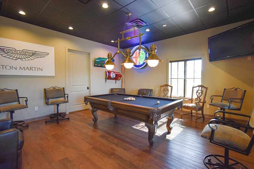 More Photos Of 7906 S Broadway Ave, Tyler Office Residential For Sale