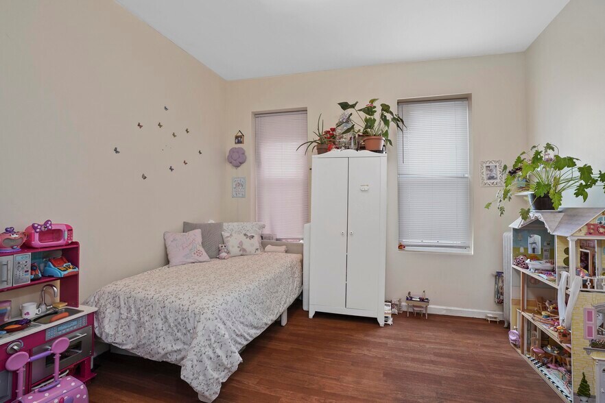 More Photos Of 1890 W 6th St, Brooklyn Storefront Retail Residential For Sale