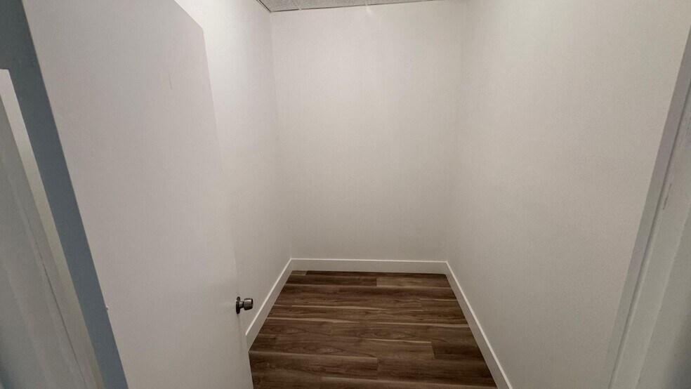 More Photos Of 166 Hialeah Dr, Hialeah Office For Lease