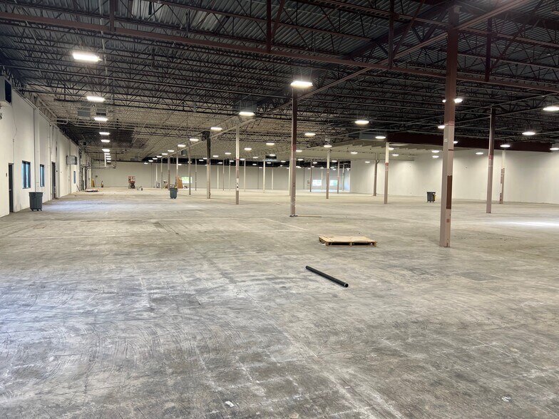 More Photos Of 8840-8880 Evergreen Blvd NW, Coon Rapids Manufacturing For Lease