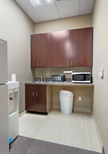 More Photos Of 1345 E Chandler Blvd, Phoenix Office For Lease