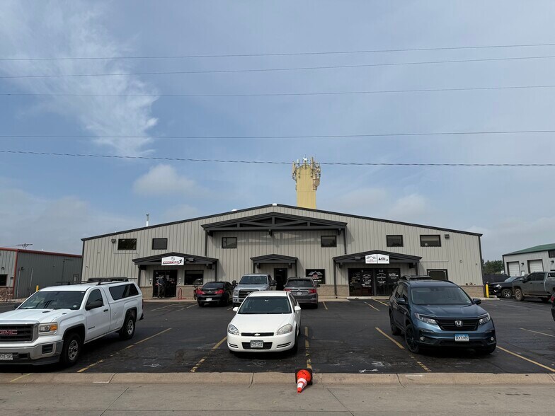 More Photos Of 8017 S 1st St, Wellington Warehouse For Lease