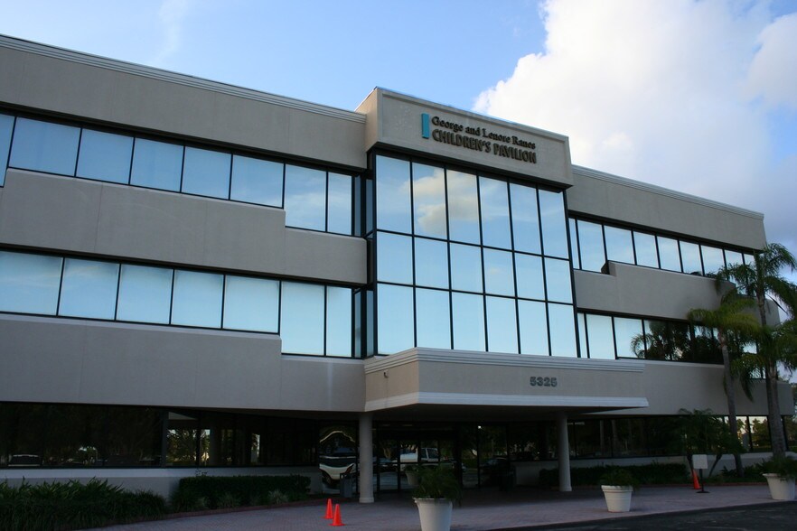 Primary Photo Of 5325 Greenwood Ave, West Palm Beach Medical For Lease