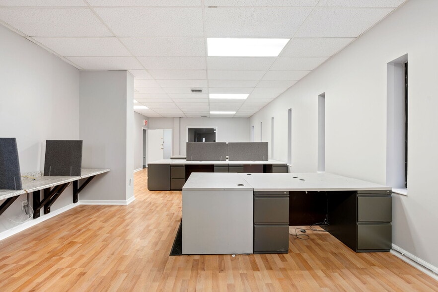 More Photos Of 1293 Clove Rd, Staten Island Office For Lease