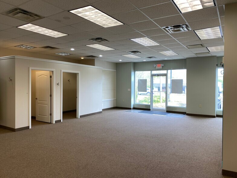 More Photos Of 114 E Aurora Rd, Northfield Freestanding For Sale