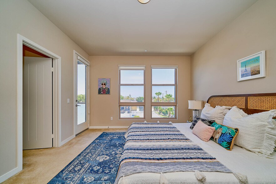 More Photos Of 801 S Anaheim Blvd, Anaheim General Retail For Sale