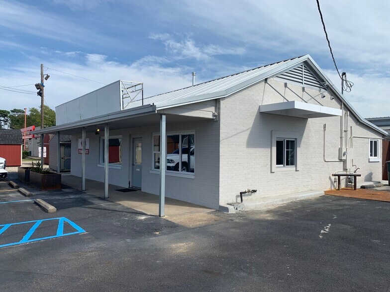 More Photos Of 5305 College St, Beaumont Freestanding For Lease