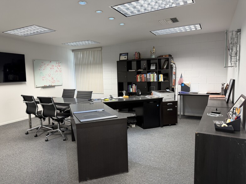 More Photos Of 7700-7704 Kester Ave, Van Nuys Warehouse For Lease