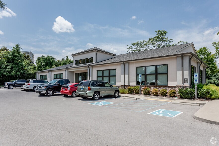 More Photos Of 6740 Charlotte Pike, Nashville Medical For Lease