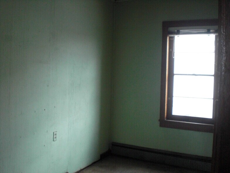 More Photos Of 113 S Washington St, Carbondale Flex For Sale