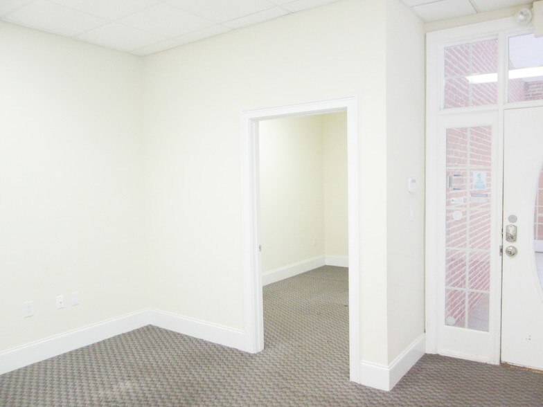 More Photos Of 4568 Lawrenceville Hwy NW, Lilburn Office For Sale
