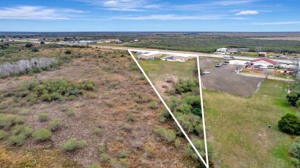 More Photos Of 13955 US Highway 77 N, Victoria General Retail For Sale