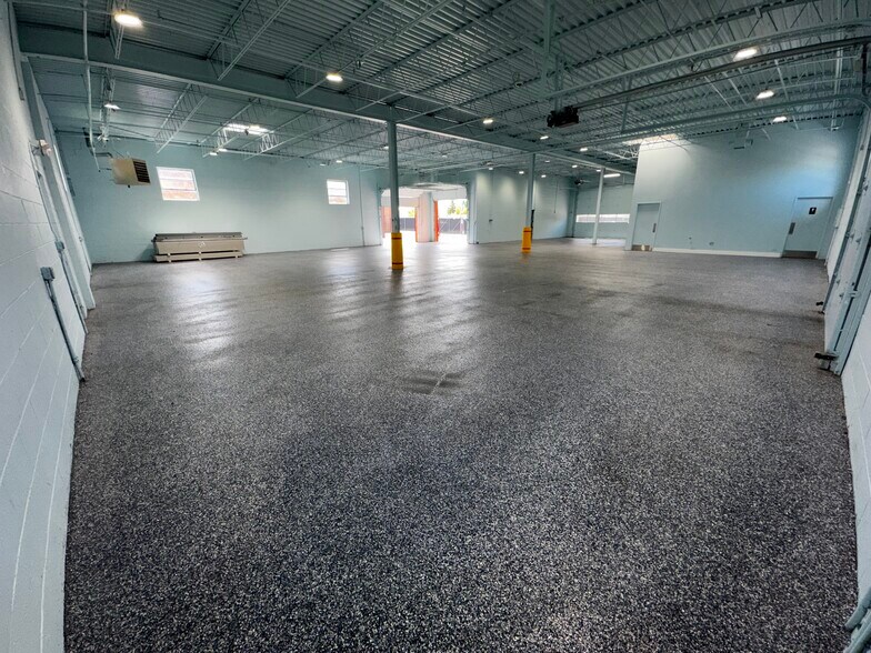 More Photos Of 1520 Hannah Ave, Forest Park Flex For Lease