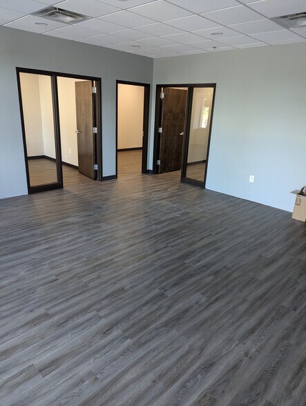 More Photos Of 3011 Harrah Dr, Spring Hill Office For Lease