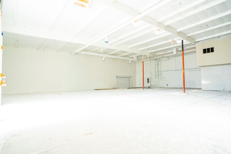 More Photos Of 17721 Mitchell N, Irvine Warehouse For Lease