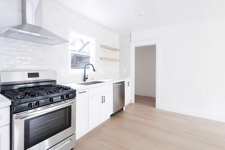 More Photos Of 2008-2020 Strongs Dr, Venice Apartments For Sale