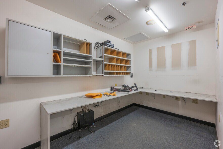 More Photos Of 201-205 N Mesa St, El Paso General Retail For Sale