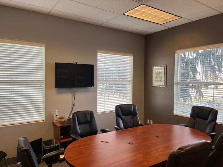 More Photos Of 6921 Crosswind Blvd, Kennewick Office For Sale