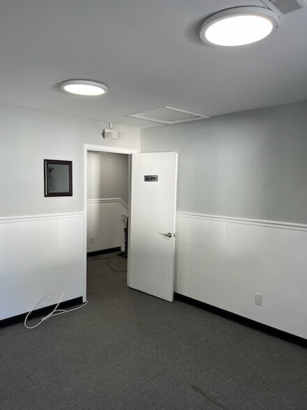 More Photos Of 4762 Rivers Ave, North Charleston Office For Sale